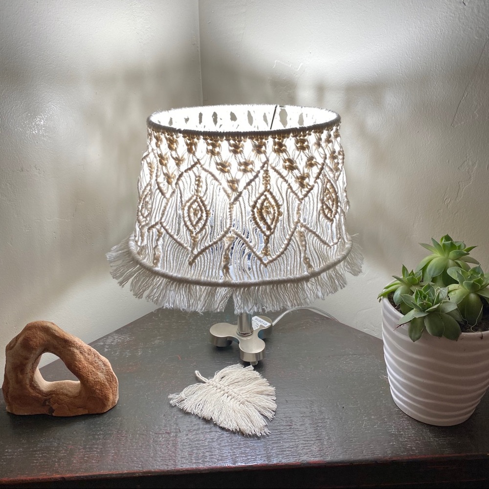 Table lamp with hand made macrame lamp shade